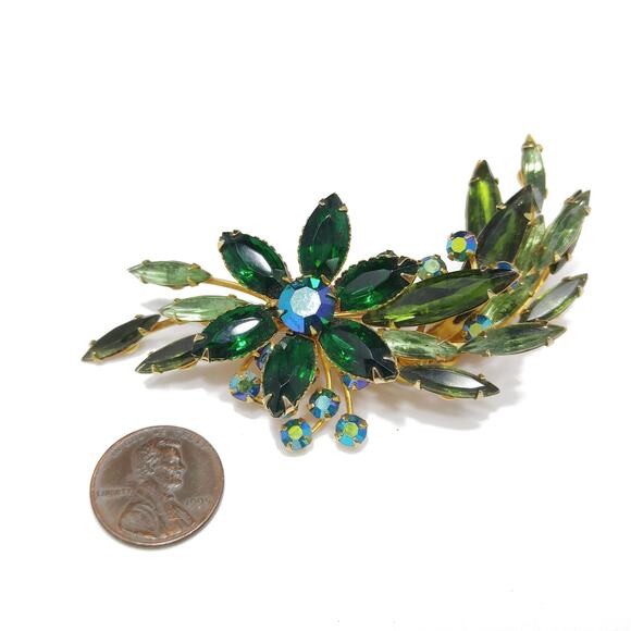 Vintage Green Rhinestone Flower Brooch, Gold Plated - Picture 7 of 10